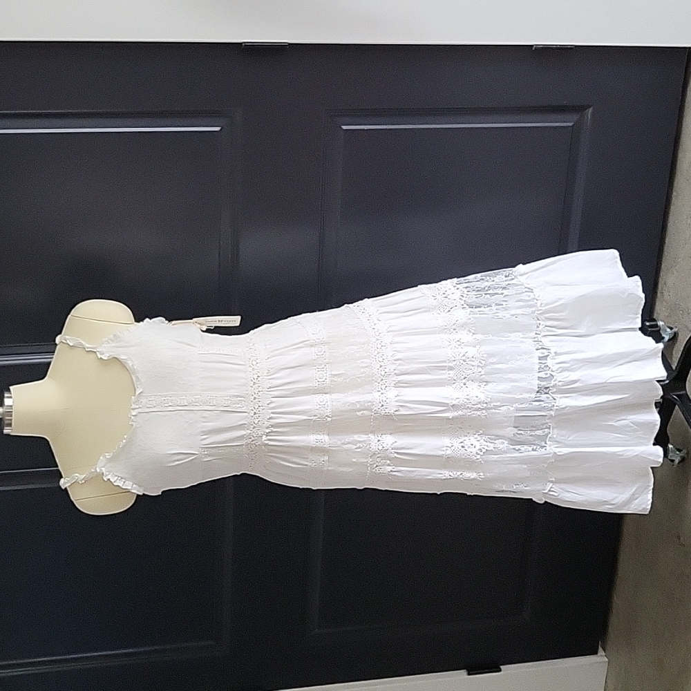 Altar'd State .. white lacey... lined dress...size large...new